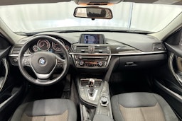 sininen BMW 320 2013 kuva 7.