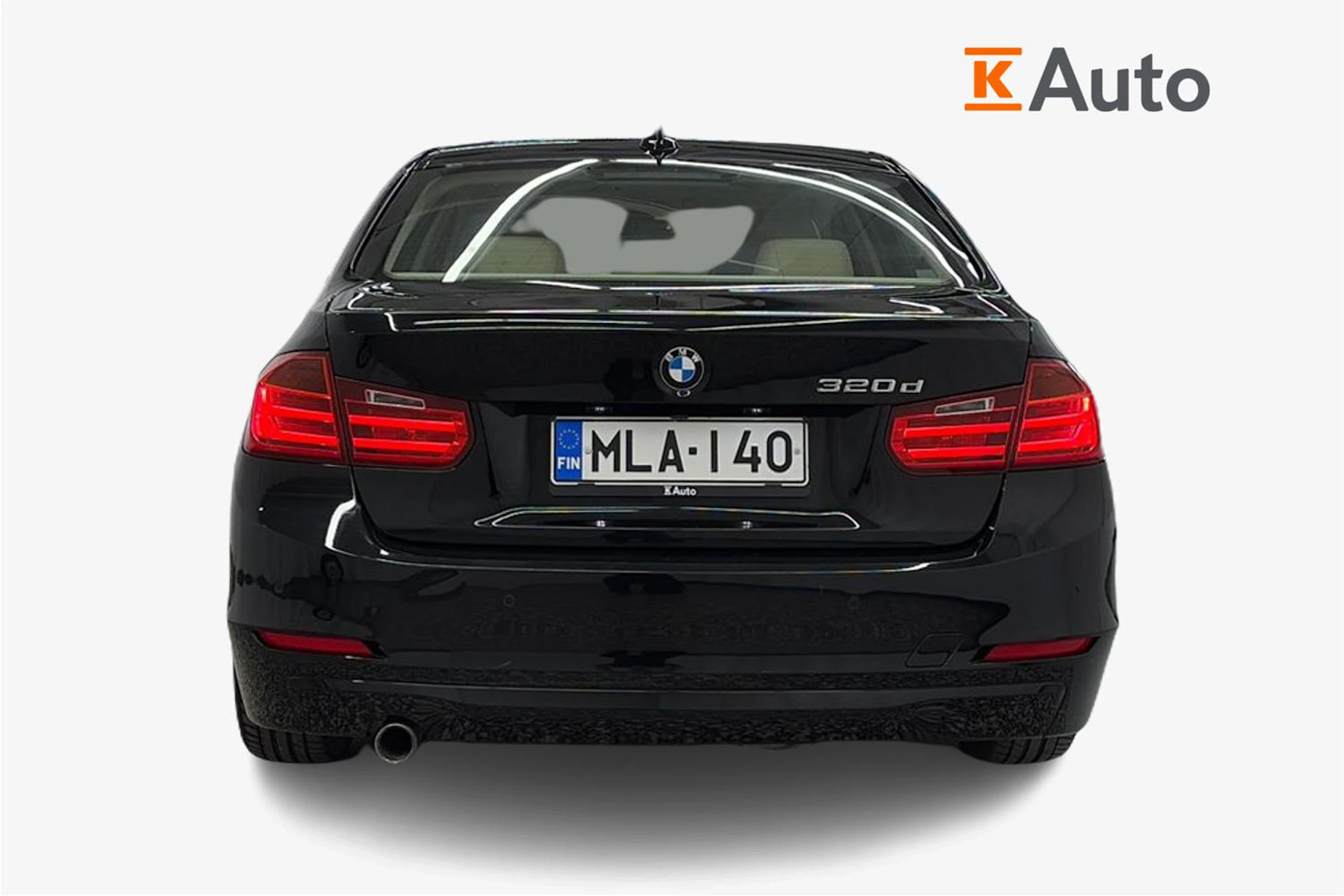 musta BMW 320 2013 kuva 4.