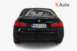 musta BMW 320 2013 kuva 4.