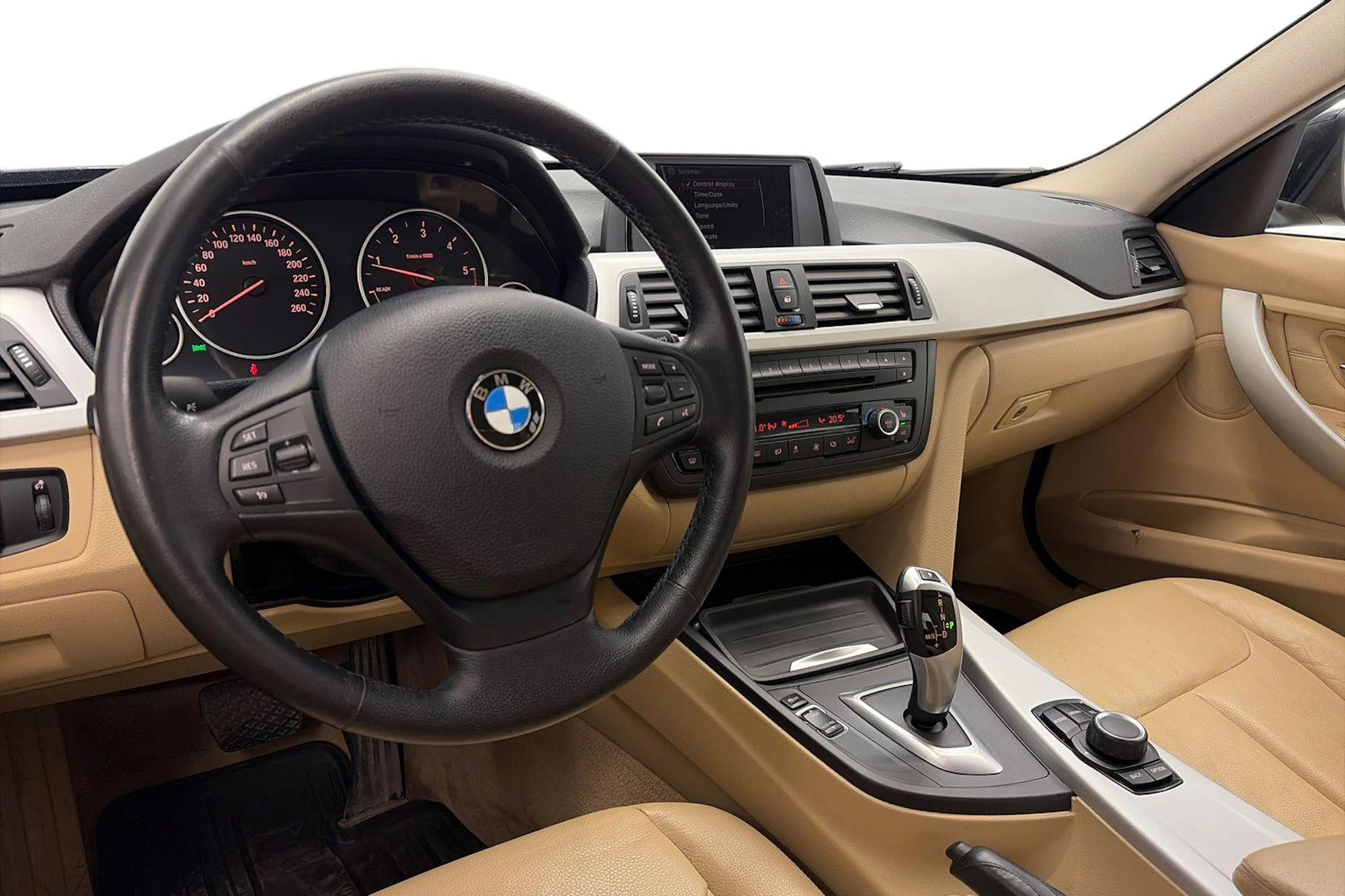 musta BMW 320 2013 kuva 8.