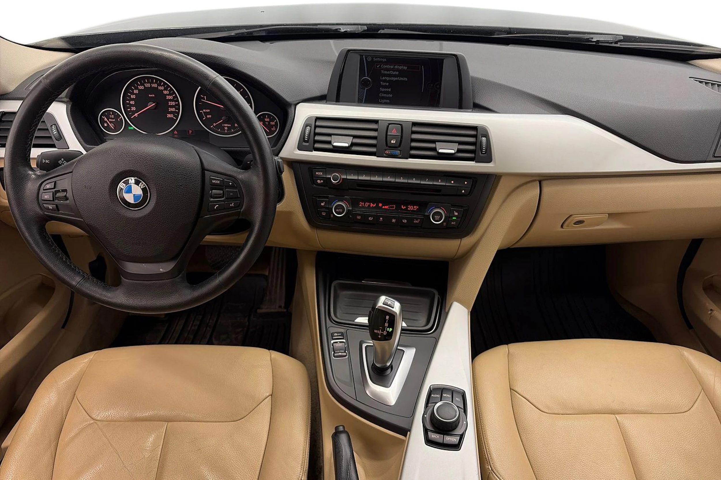 musta BMW 320 2013 kuva 9.