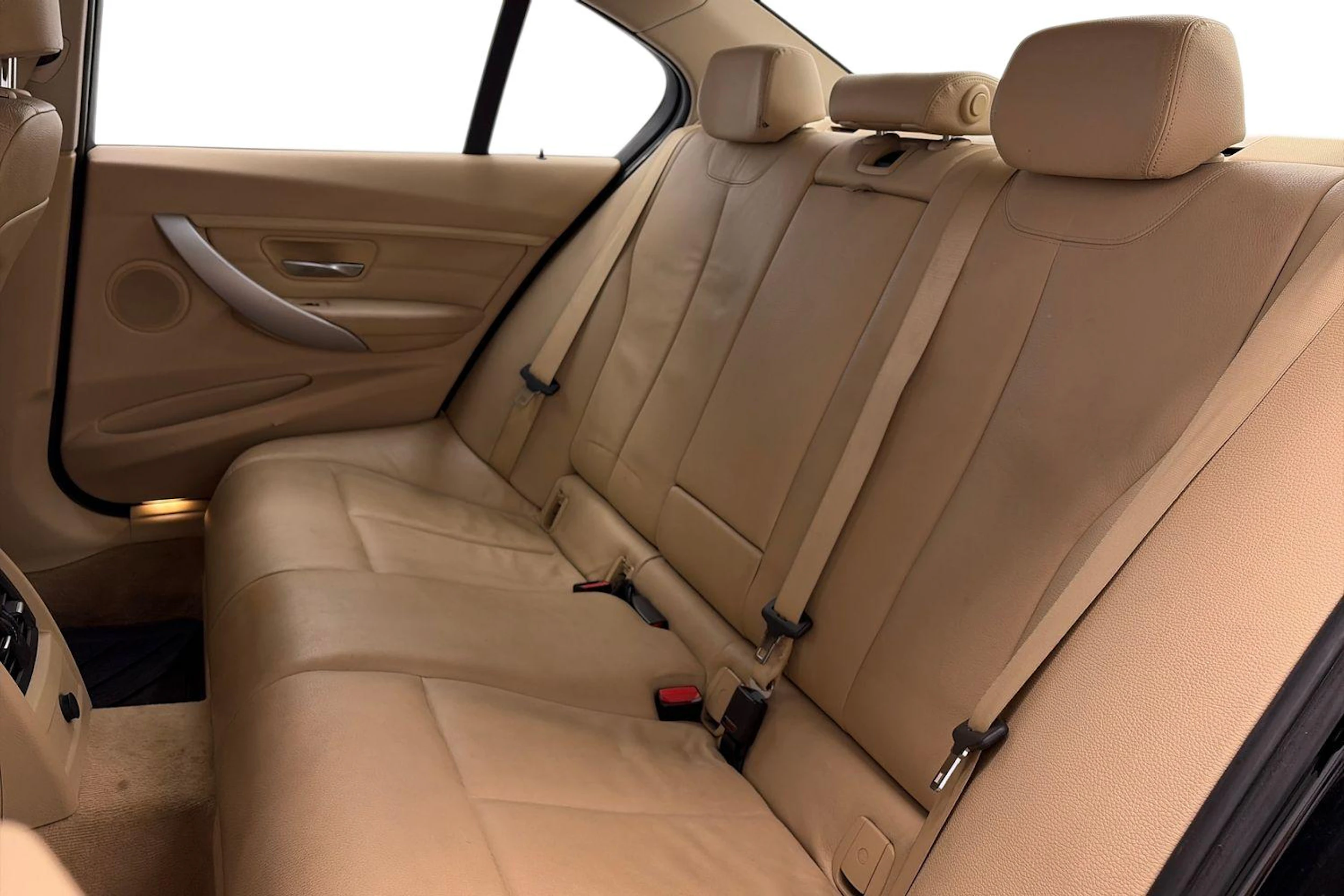 musta BMW 320 2013 kuva 11.