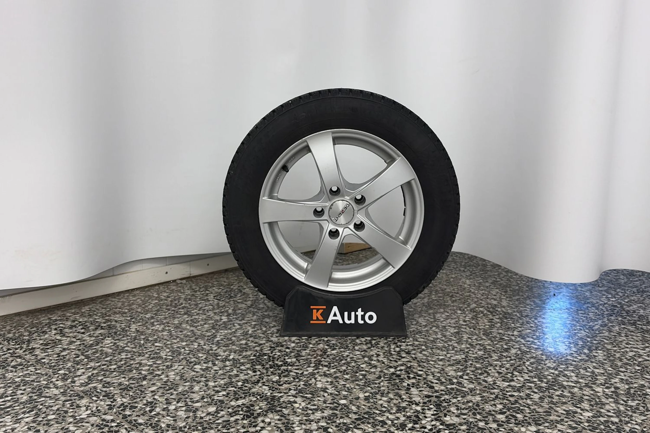 musta BMW 320 2013 kuva 13.