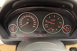 musta BMW 320 2013 kuva 17.