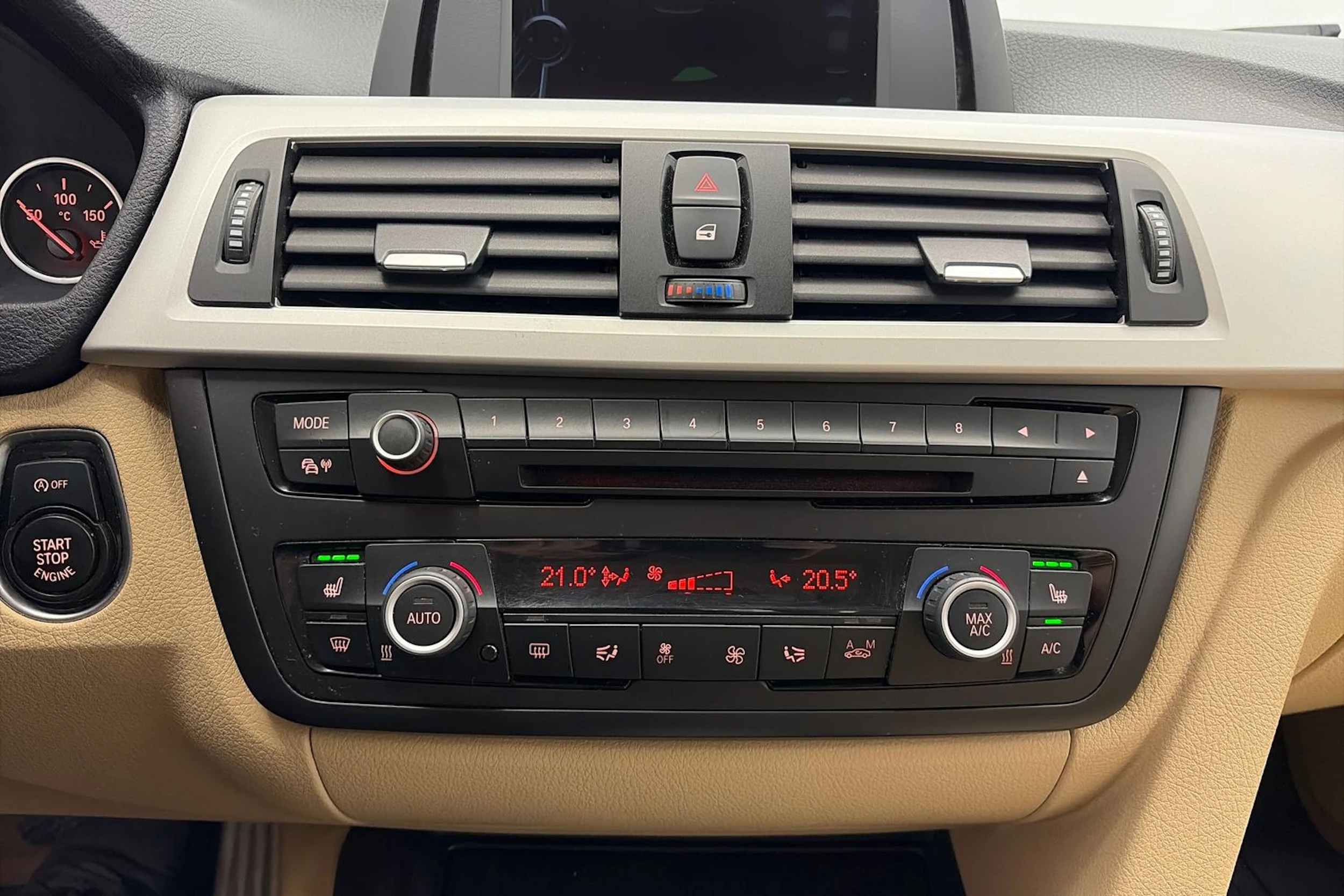 musta BMW 320 2013 kuva 23.