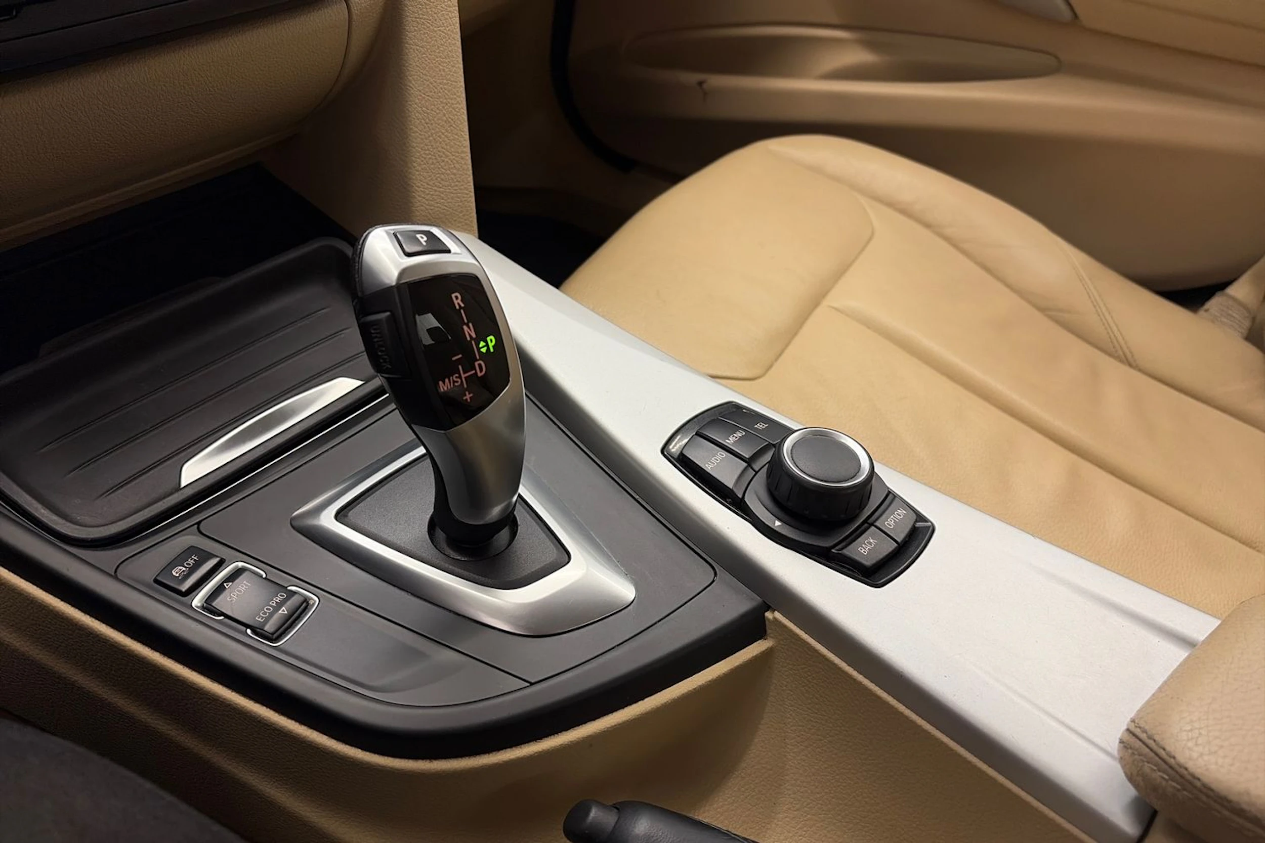 musta BMW 320 2013 kuva 24.