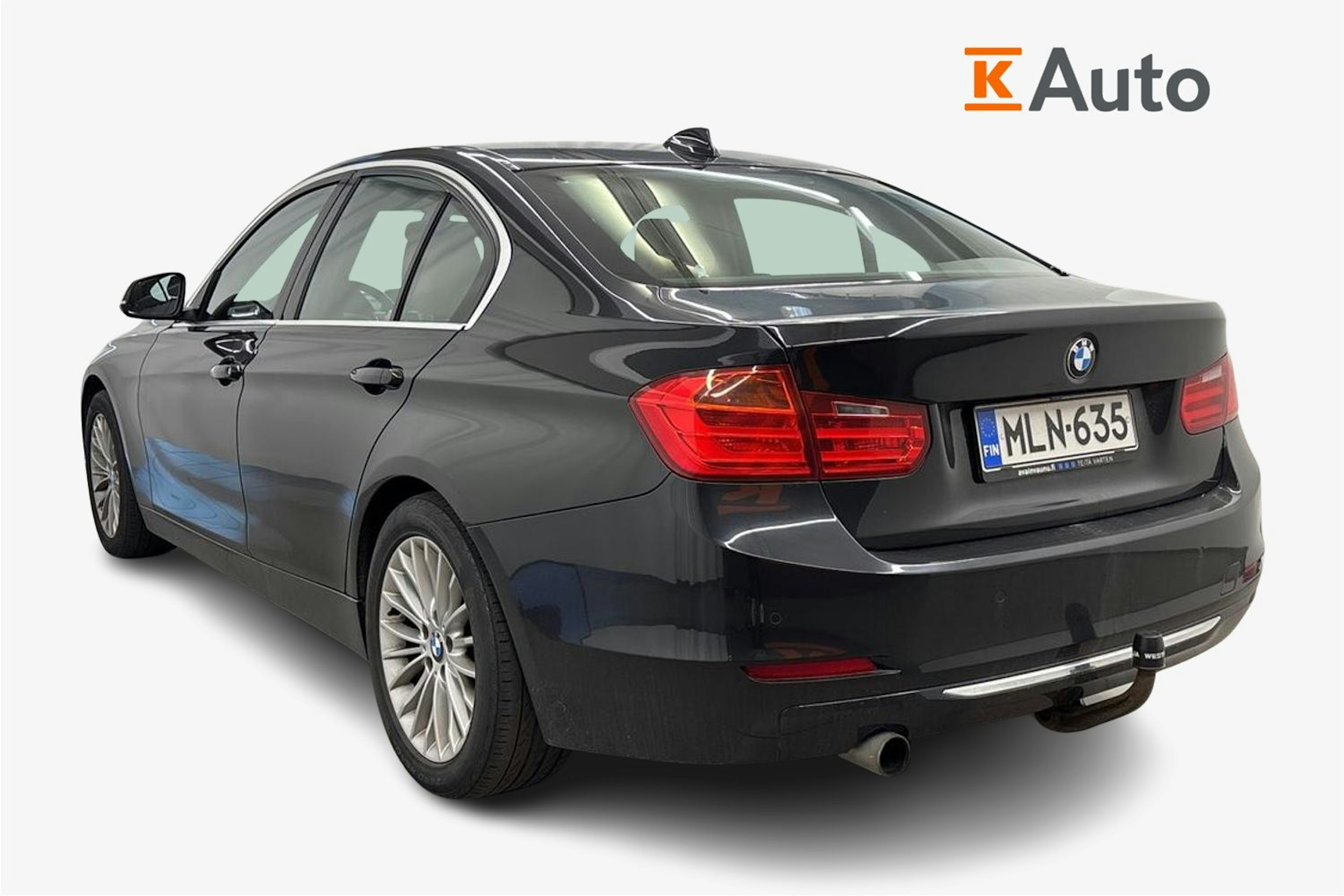 musta BMW 320 2013 kuva 2.