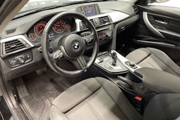 musta BMW 320 2013 kuva 7.