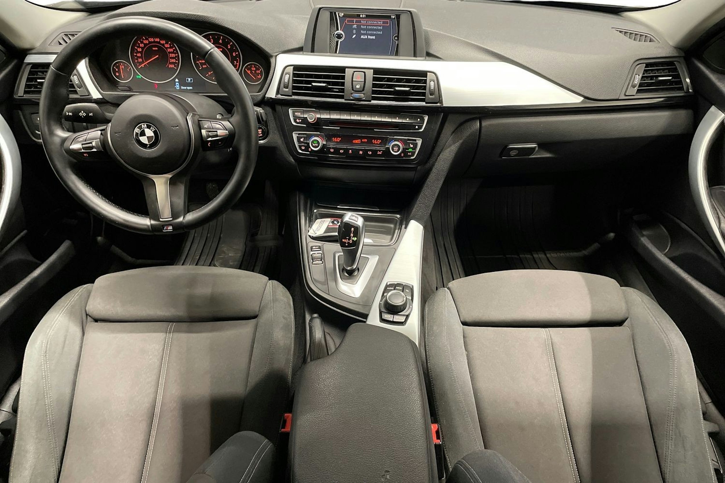 musta BMW 320 2013 kuva 9.