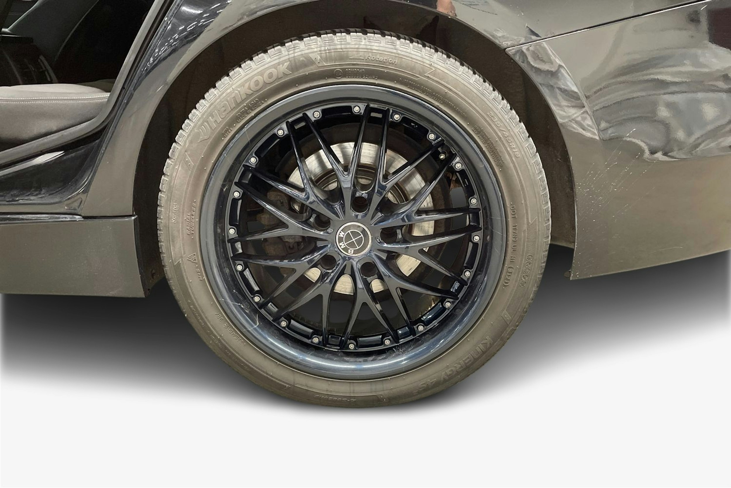 musta BMW 320 2013 kuva 11.
