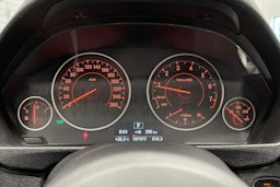 musta BMW 320 2013 kuva 16.