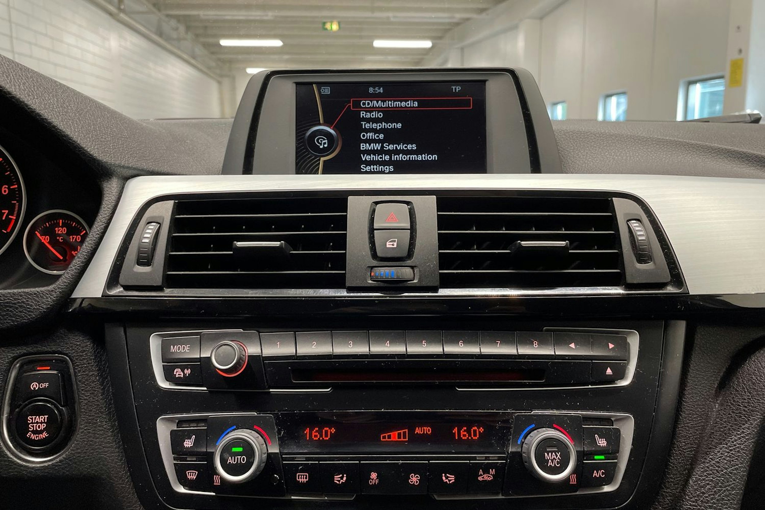 musta BMW 320 2013 kuva 17.