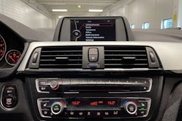 musta BMW 320 2013 kuva 17.