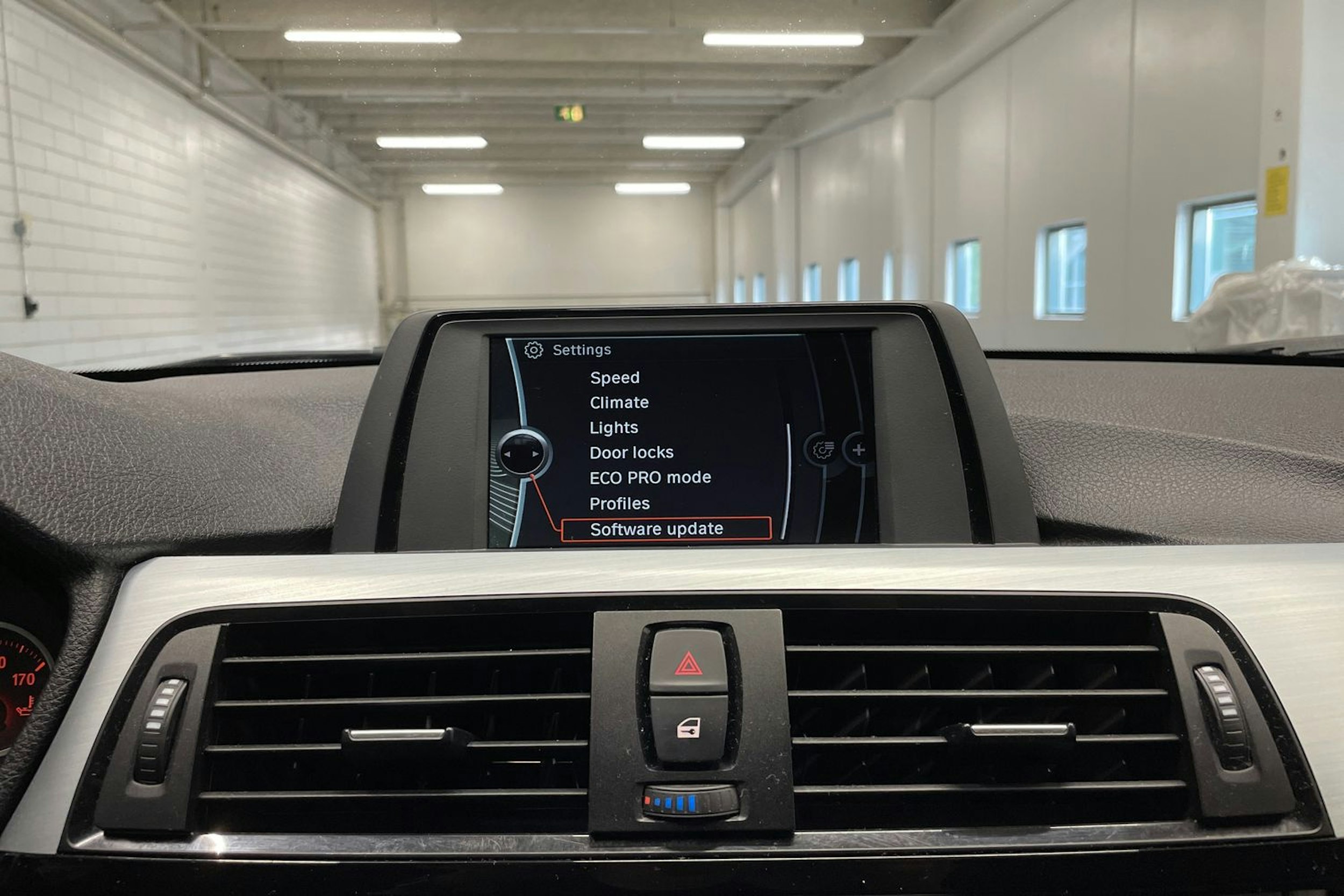 musta BMW 320 2013 kuva 19.