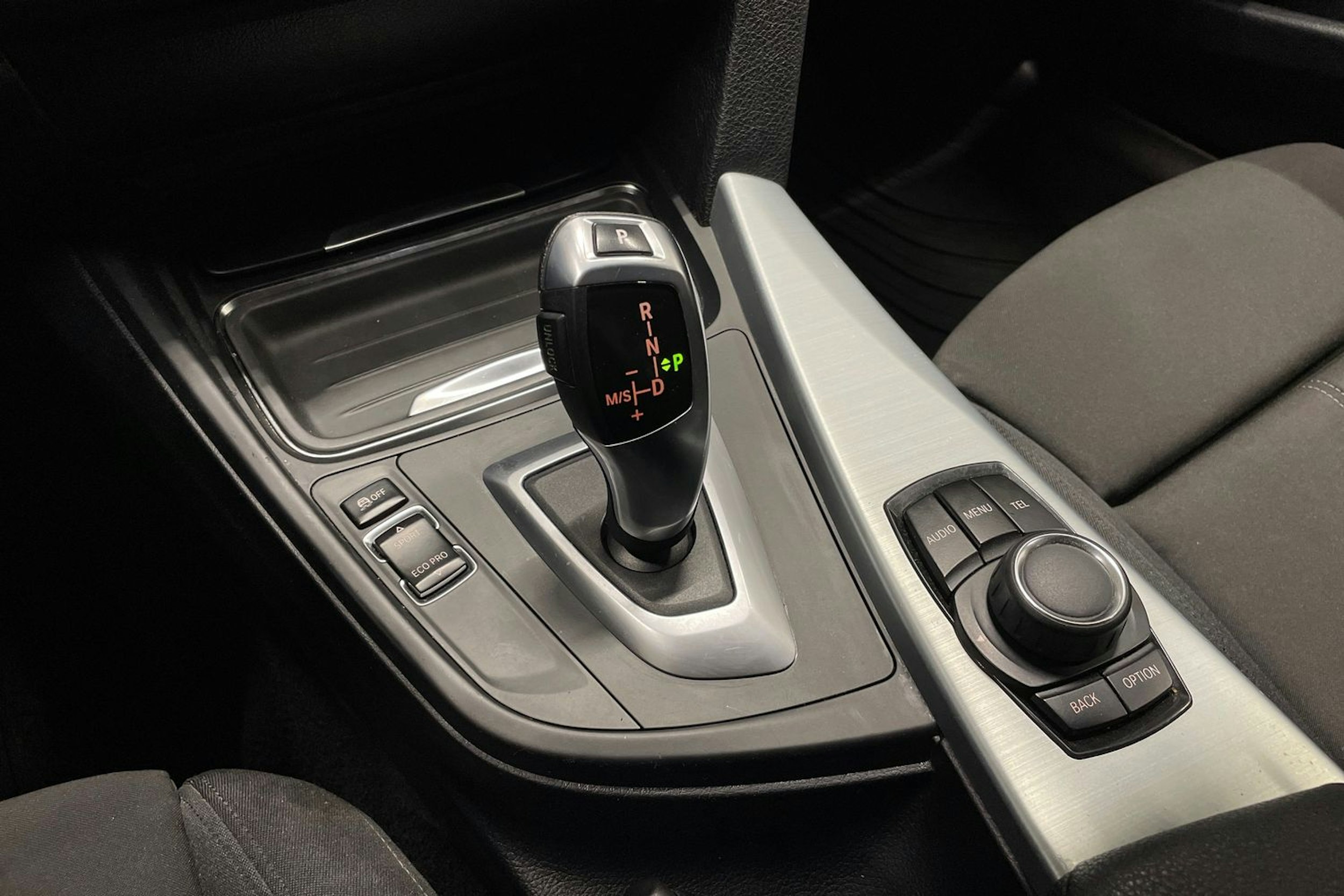 musta BMW 320 2013 kuva 21.