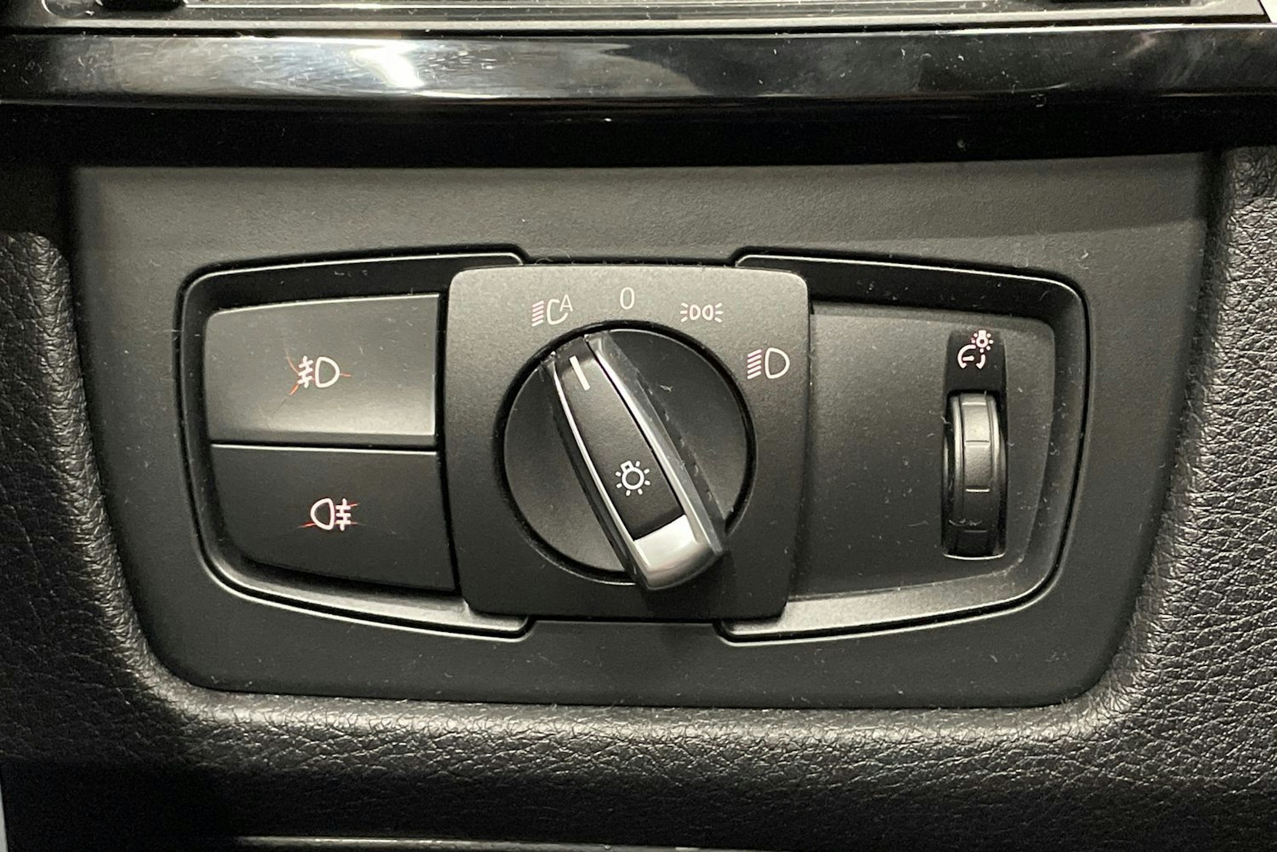 musta BMW 320 2013 kuva 22.