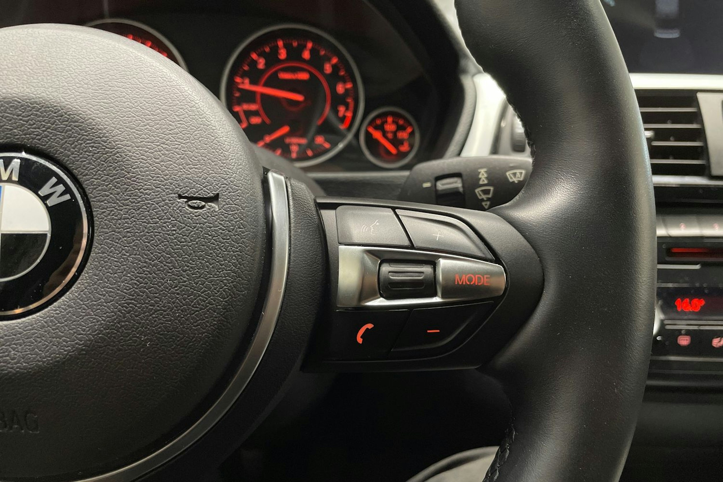 musta BMW 320 2013 kuva 24.