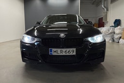 musta BMW 320 2013 kuva 28.