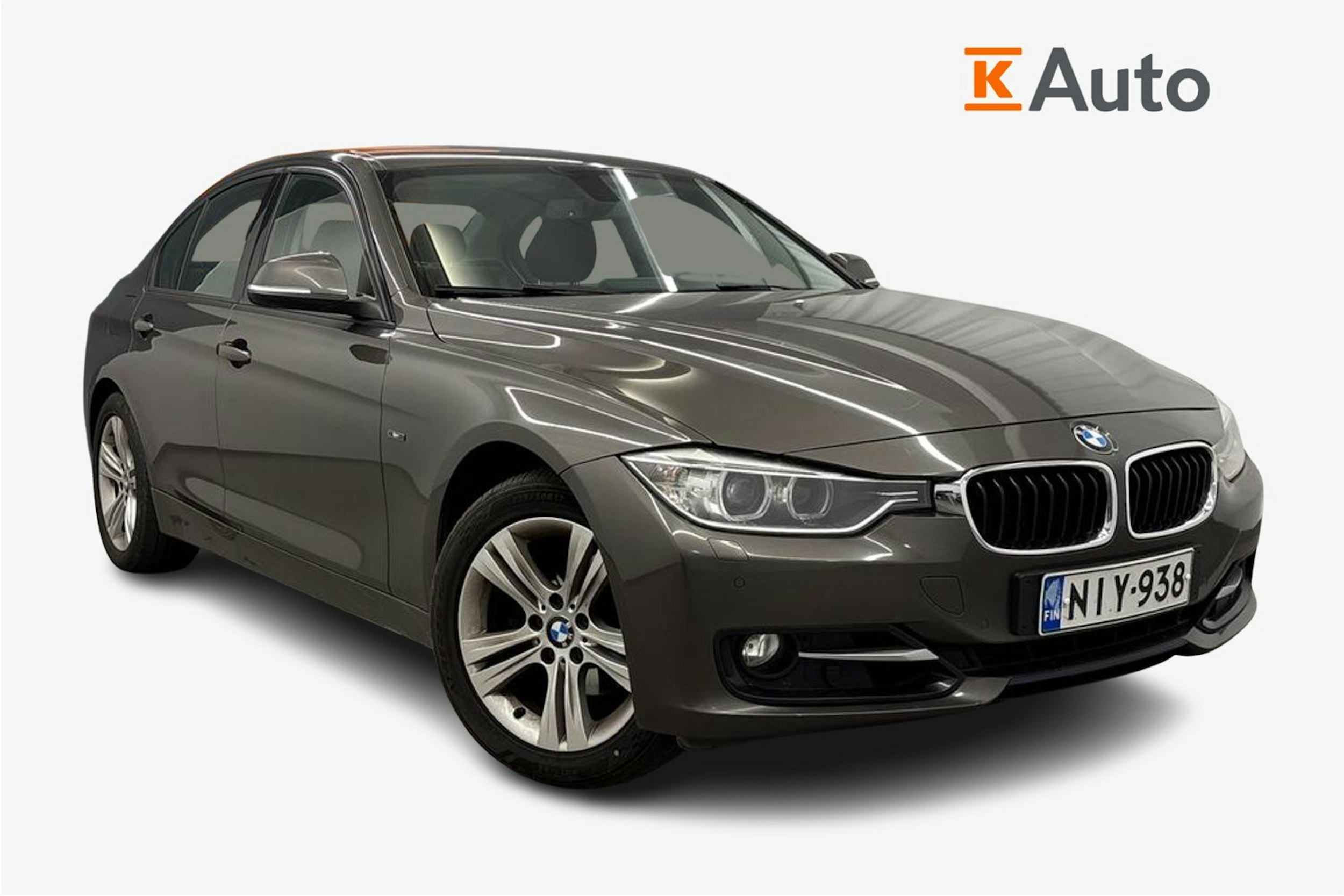 ruskea (beige) BMW 320 2013 kuva 1.