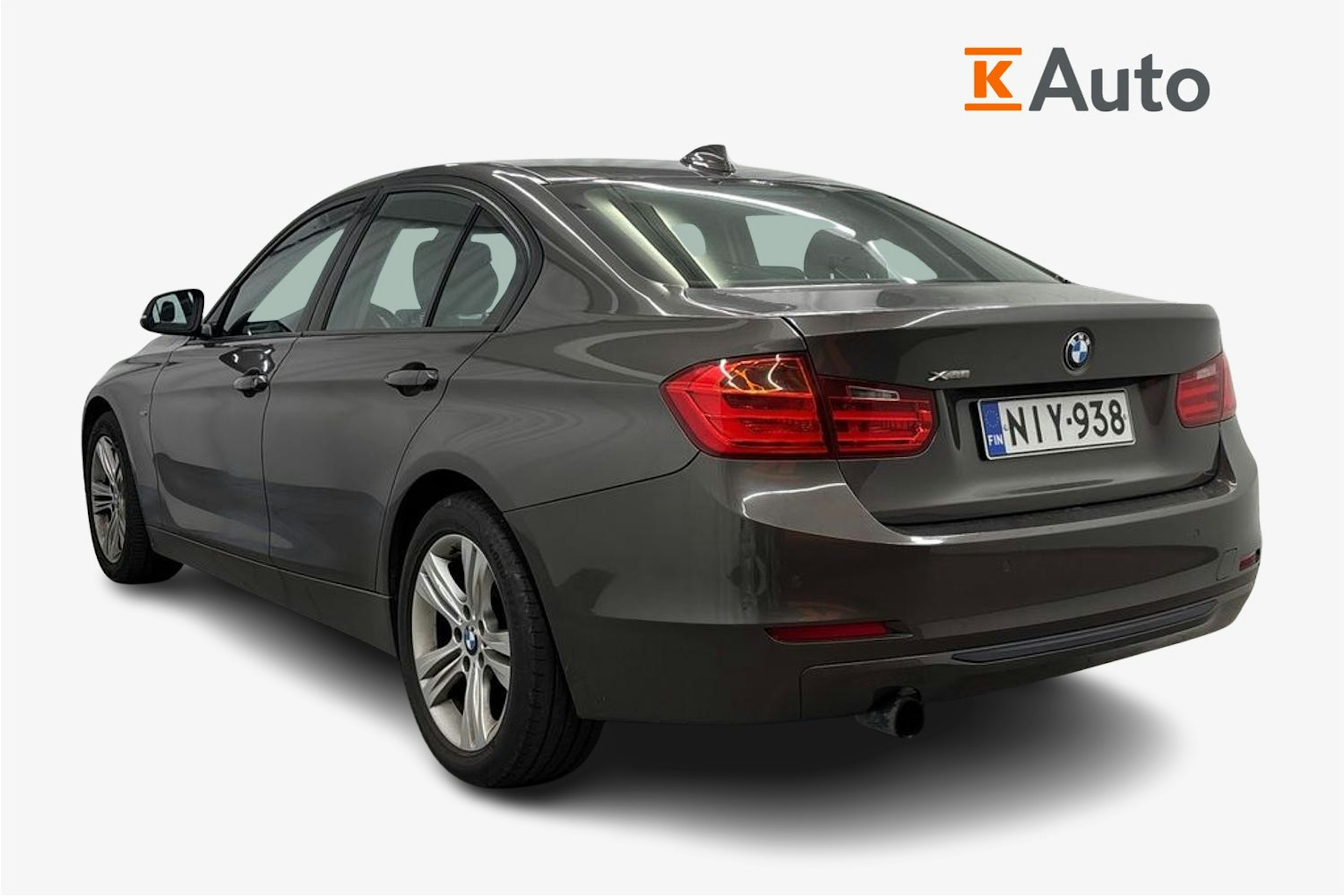 ruskea (beige) BMW 320 2013 kuva 2.