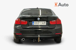 musta BMW 320 2013 kuva 4.