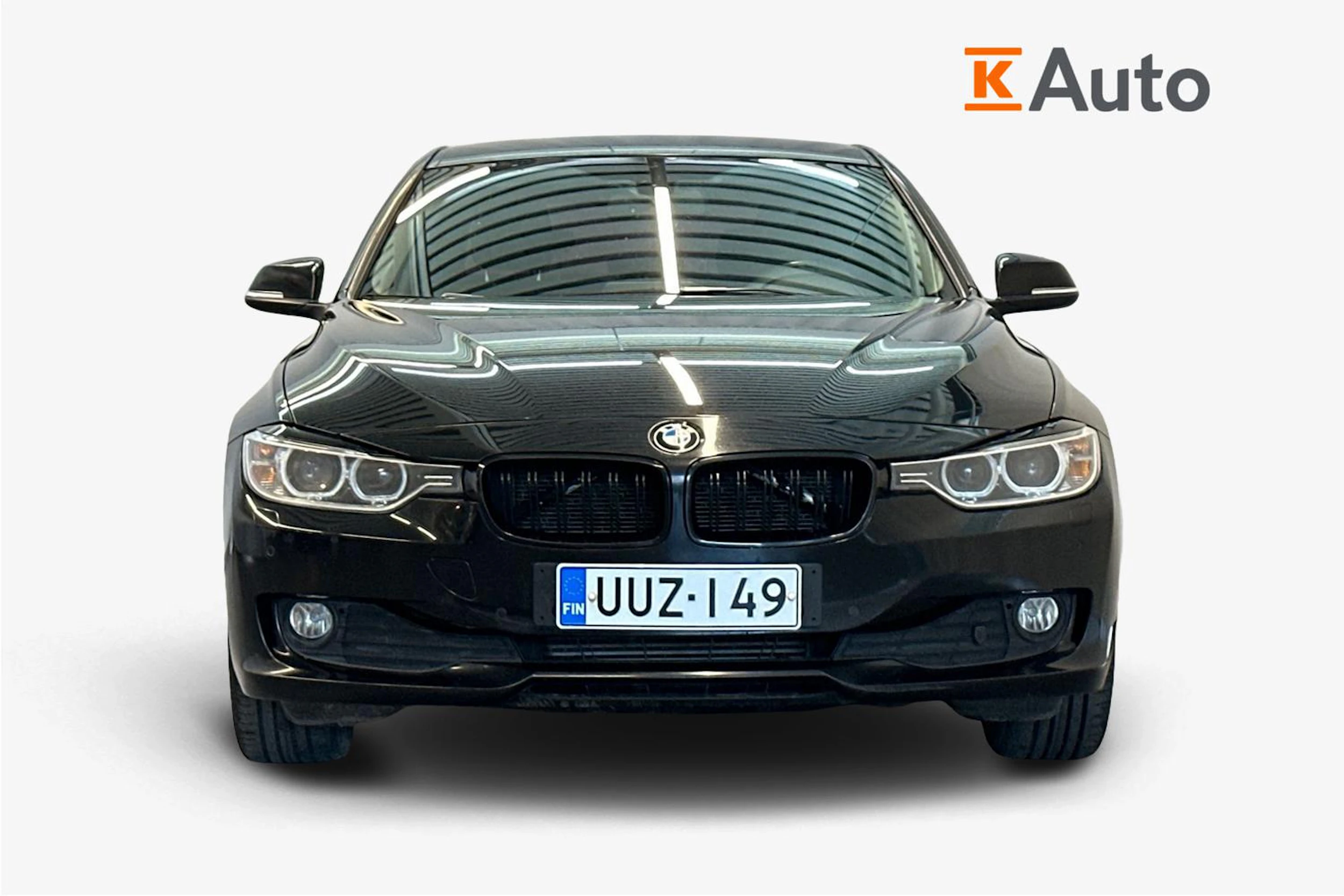 musta BMW 320 2013 kuva 5.