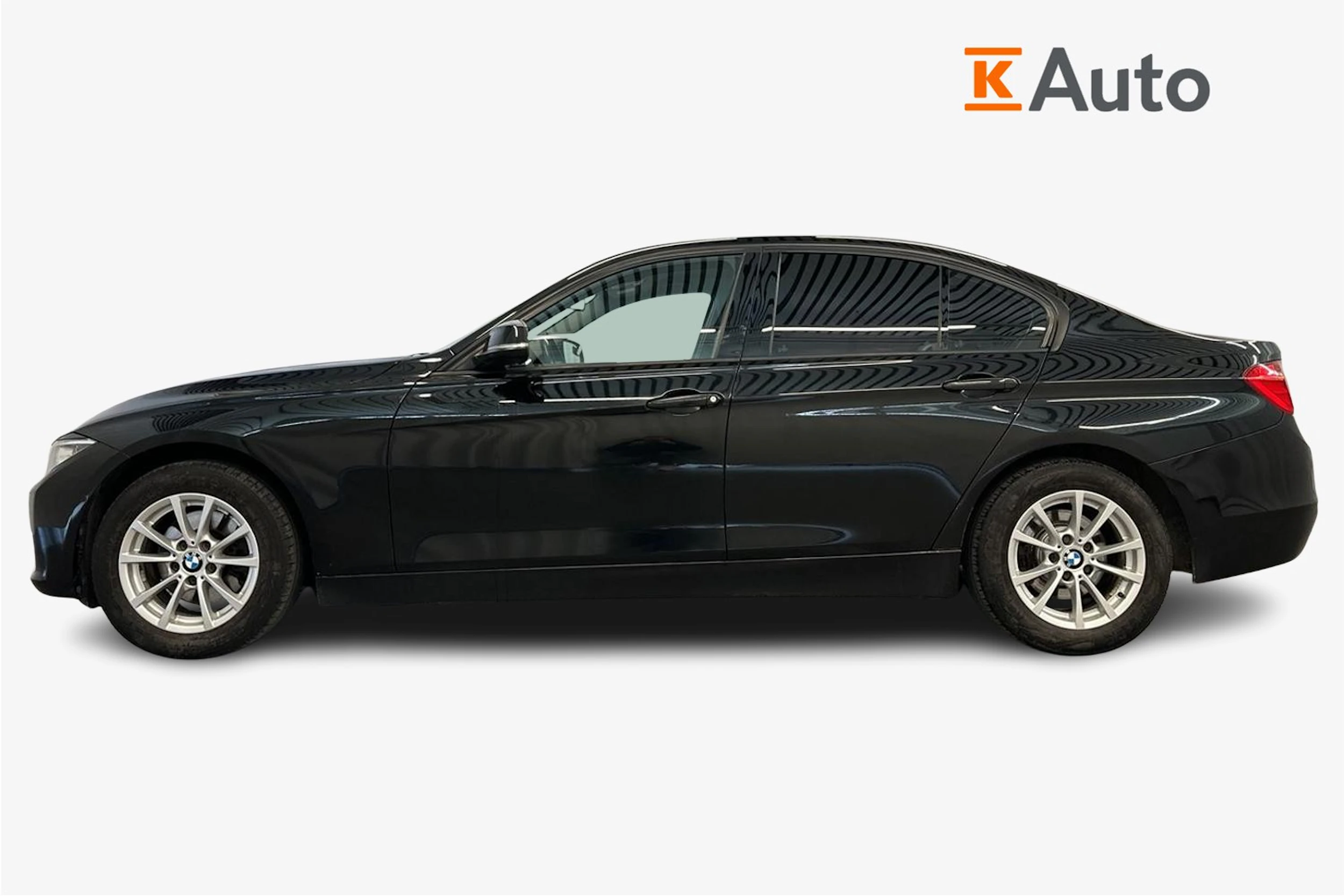 musta BMW 320 2013 kuva 7.