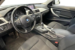 musta BMW 320 2013 kuva 8.