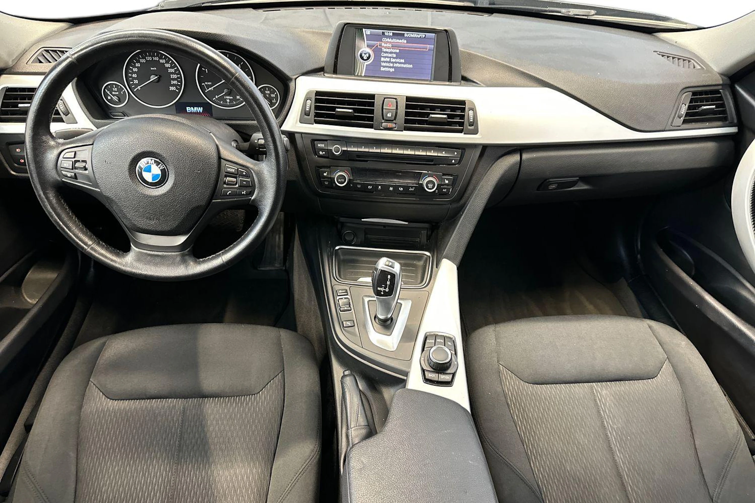 musta BMW 320 2013 kuva 9.