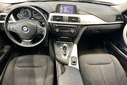 musta BMW 320 2013 kuva 9.