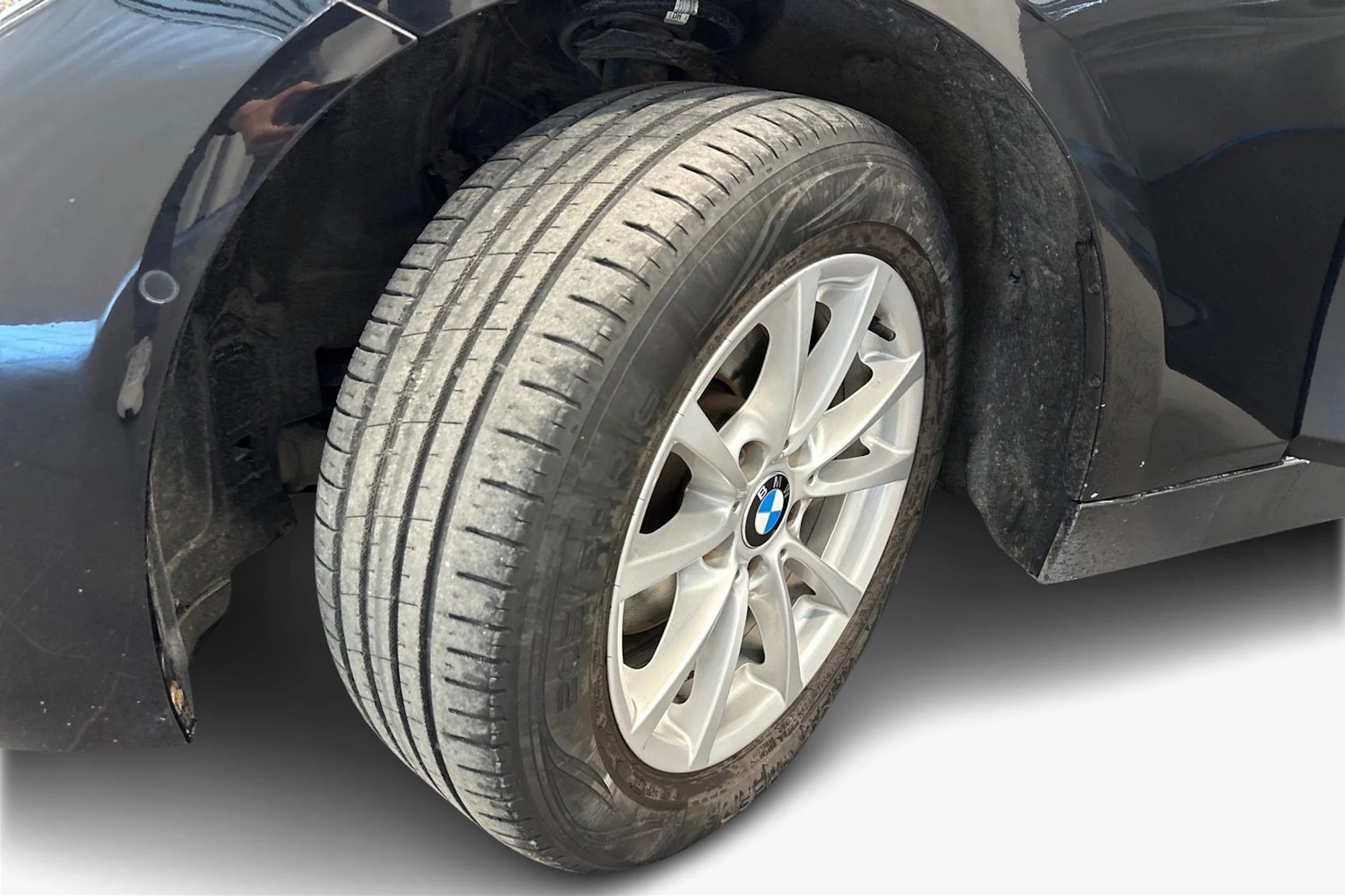 musta BMW 320 2013 kuva 12.