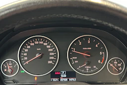 musta BMW 320 2013 kuva 16.