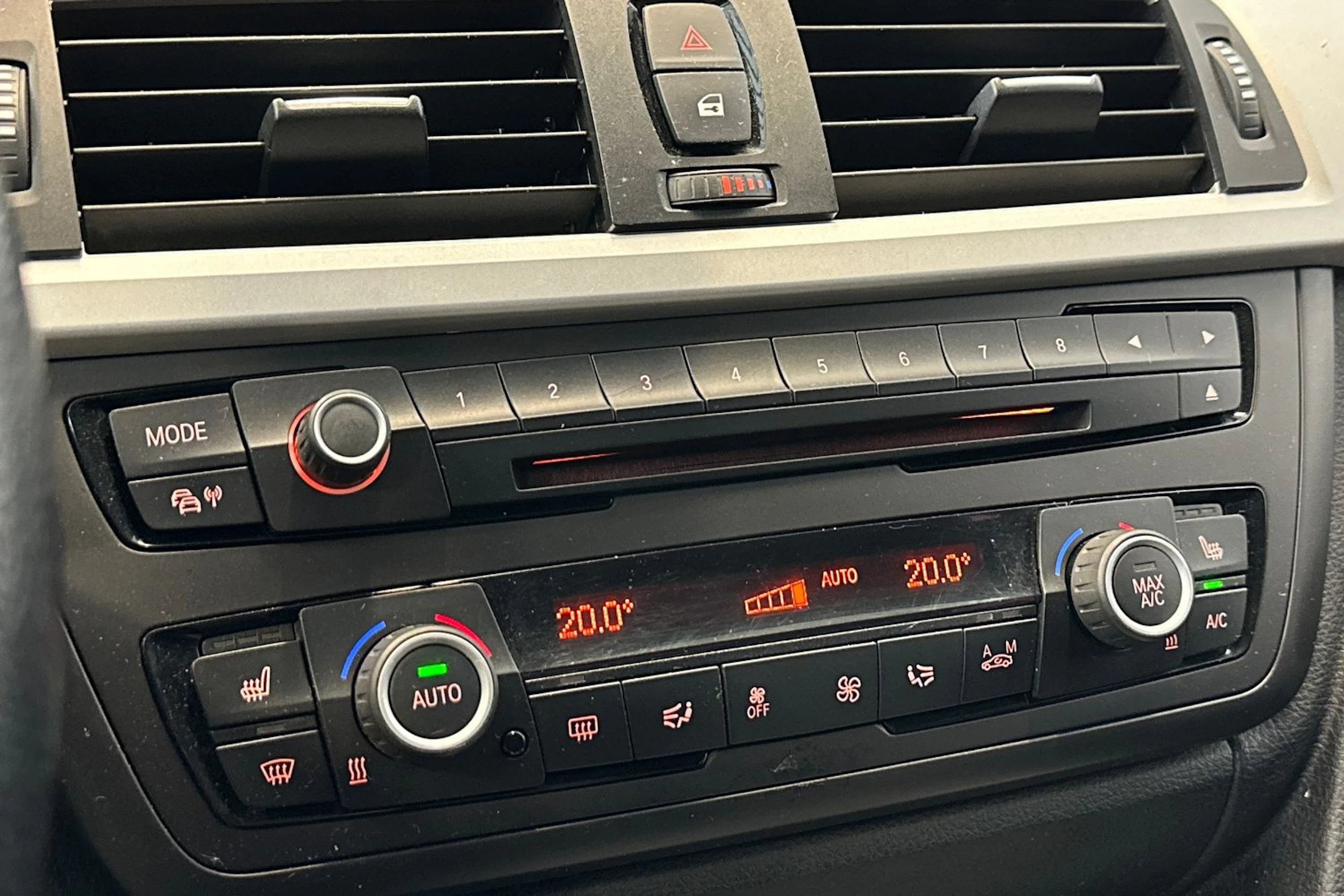 musta BMW 320 2013 kuva 19.