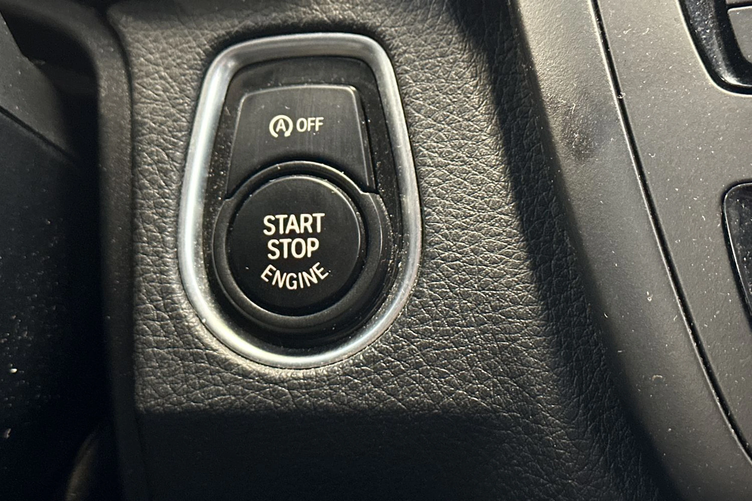 musta BMW 320 2013 kuva 22.