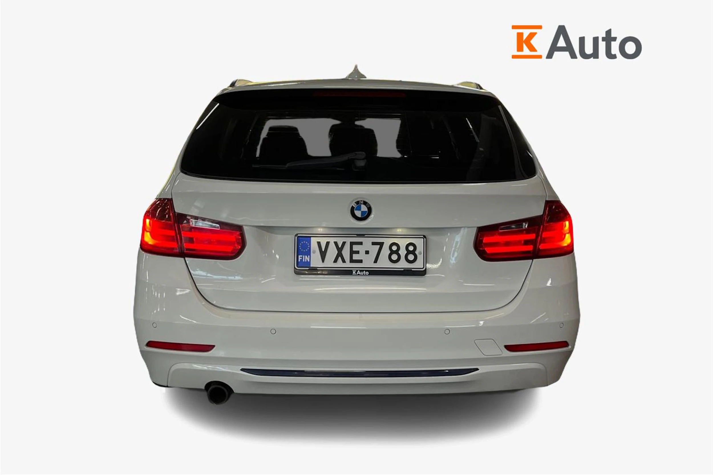 Valkoinen BMW 320 2014 kuva 3.