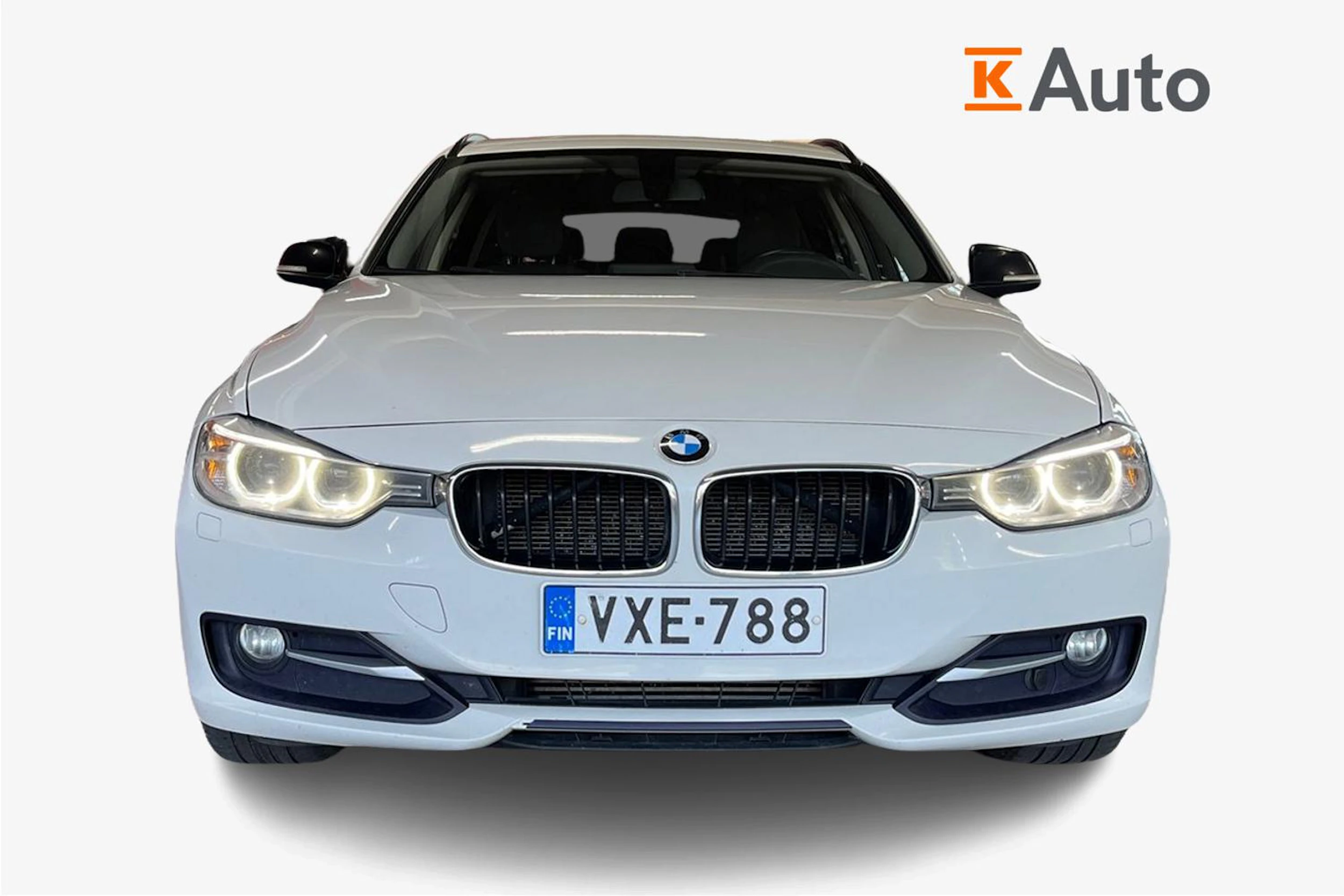 Valkoinen BMW 320 2014 kuva 4.