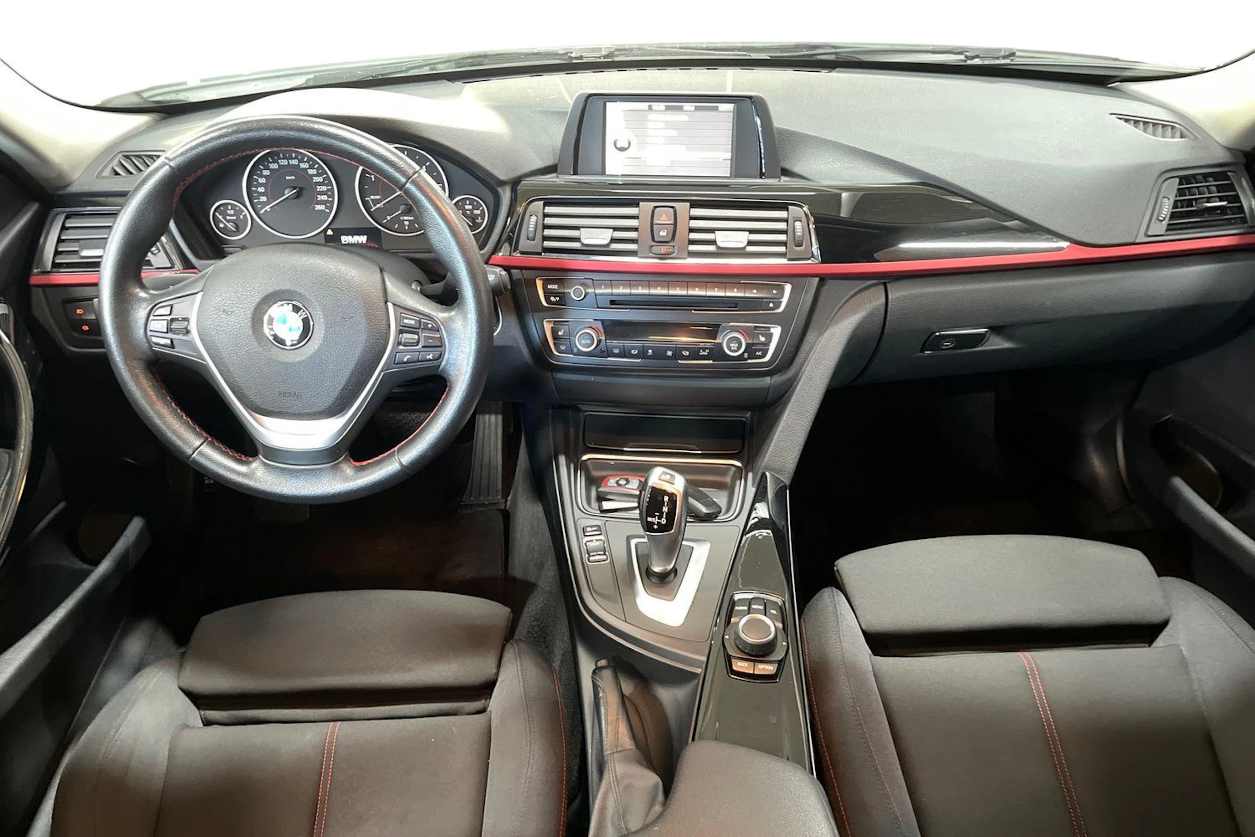 Valkoinen BMW 320 2014 kuva 7.