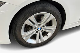 Valkoinen BMW 320 2014 kuva 9.