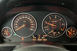 Valkoinen BMW 320 2014 kuva 12.