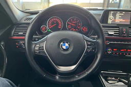 Valkoinen BMW 320 2014 kuva 13.