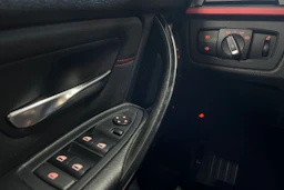 Valkoinen BMW 320 2014 kuva 16.