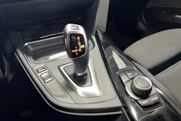 Valkoinen BMW 320 2014 kuva 18.