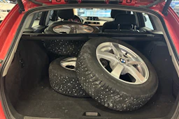 punainen BMW 320 2013 kuva 4.