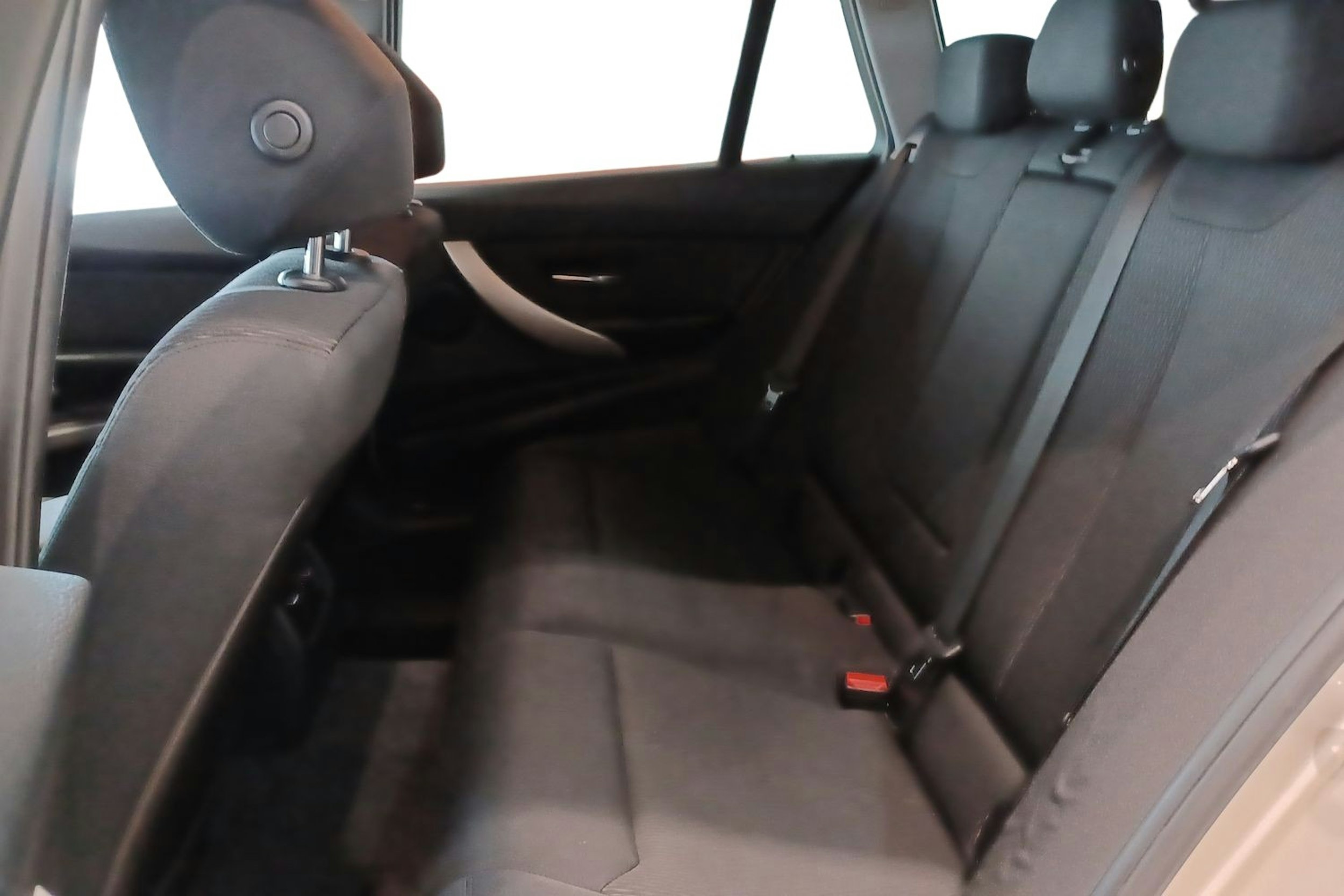 harmaa BMW 320 2013 kuva 10.