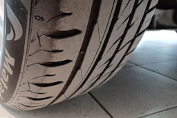 harmaa BMW 320 2013 kuva 13.