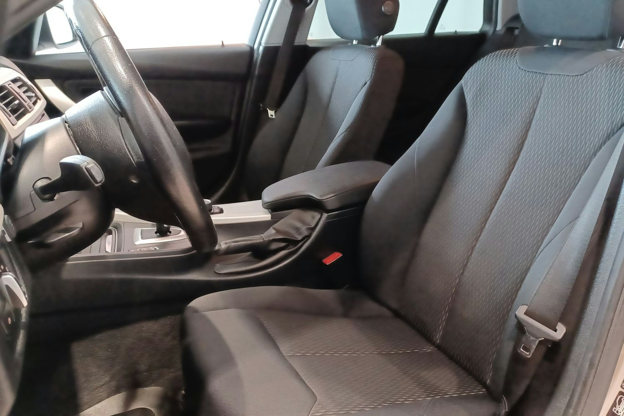harmaa BMW 320 2013 kuva 14.