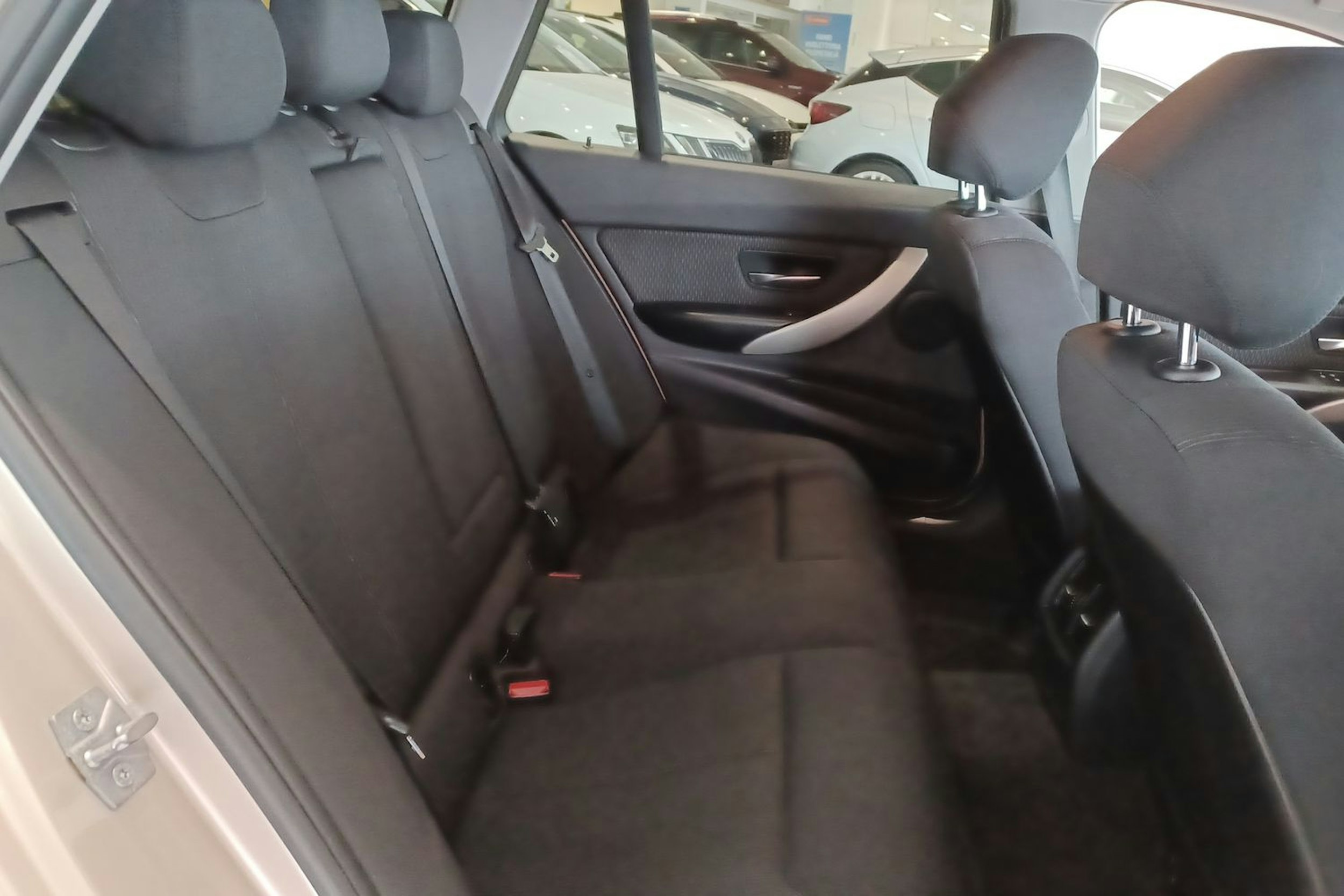 harmaa BMW 320 2013 kuva 16.