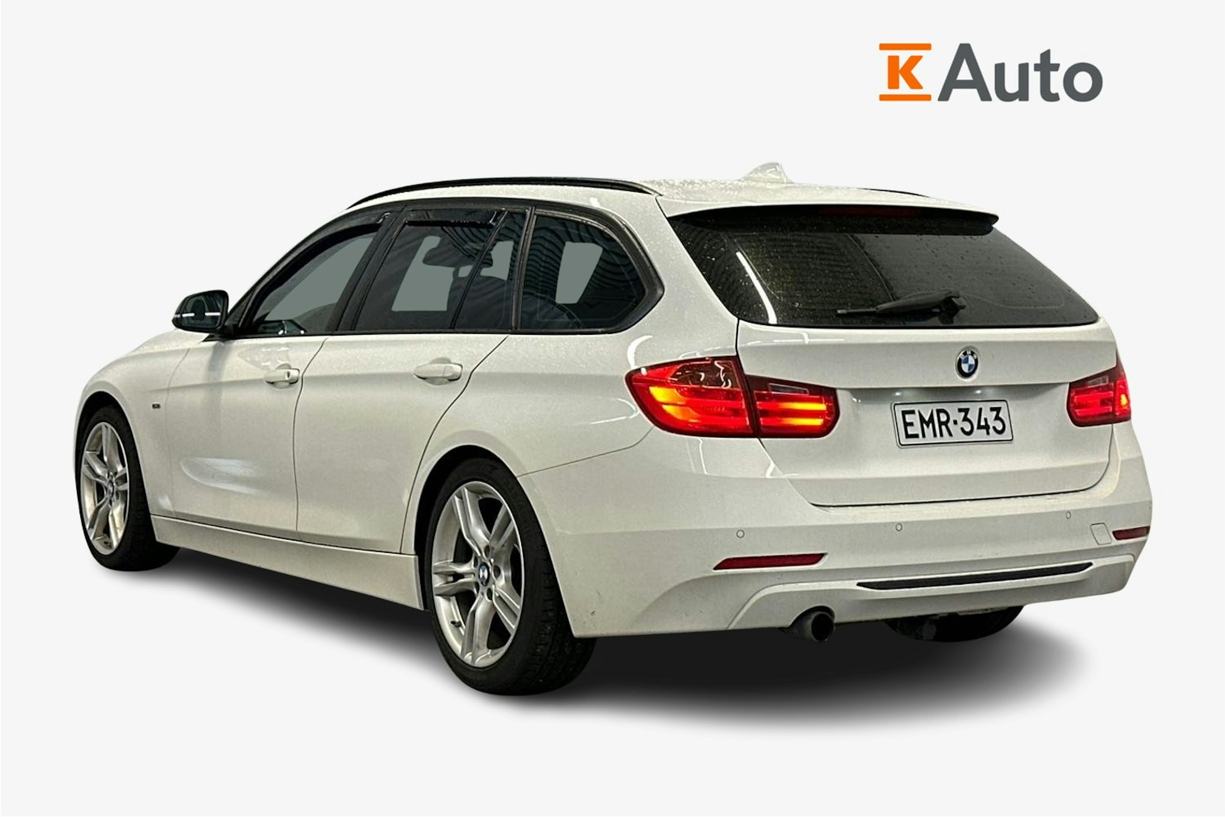 valkoinen BMW 320 2014 kuva 2.