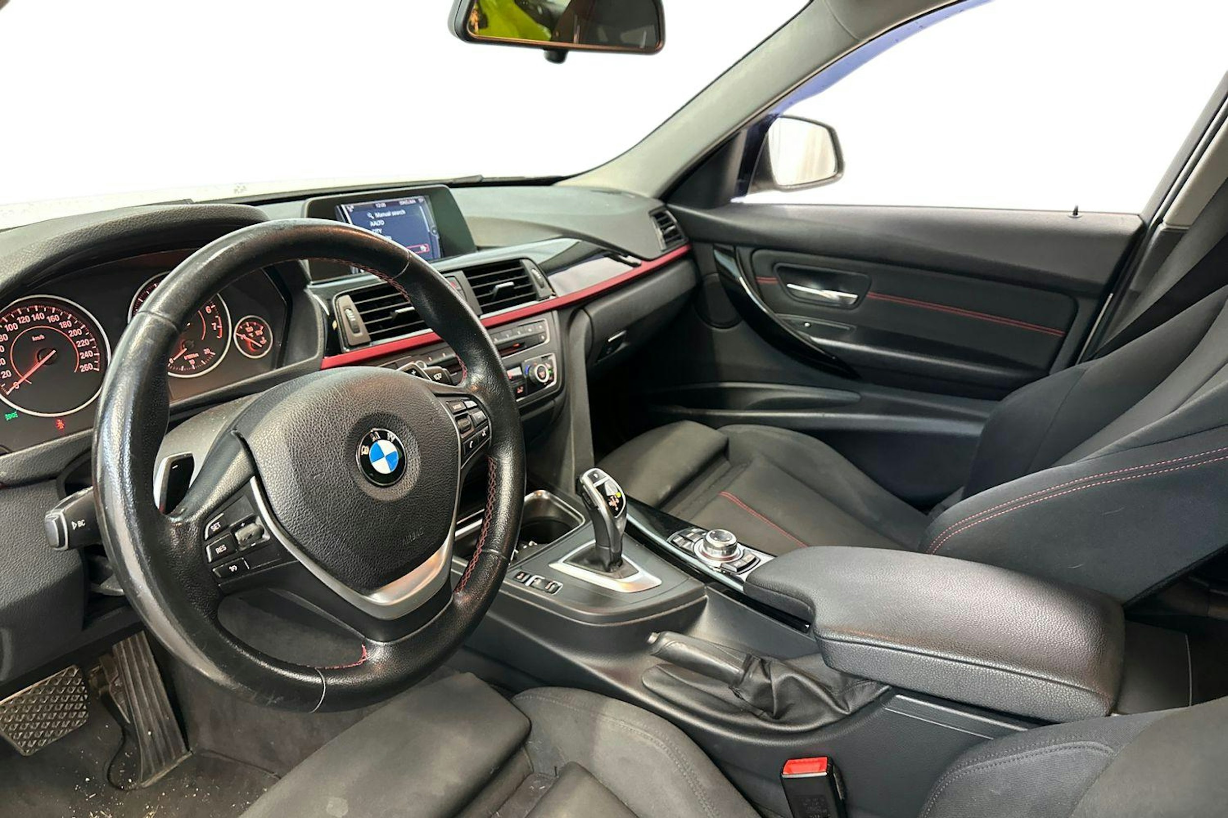 valkoinen BMW 320 2014 kuva 3.