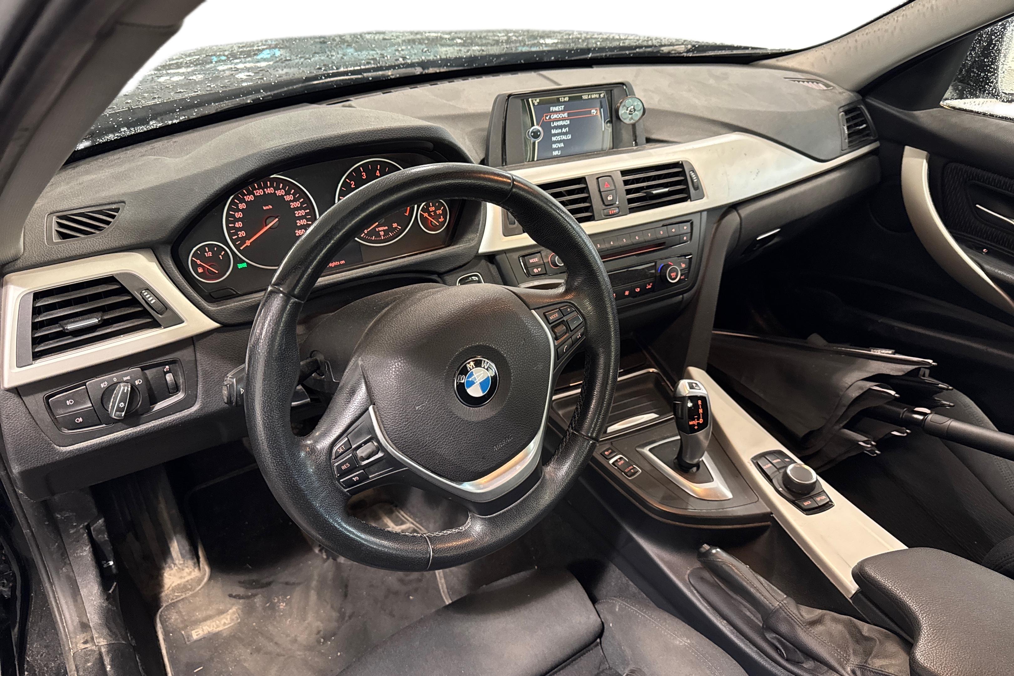 BMW 320 F30 Sedan 320i A xDrive Business 2014, kuva 3/3